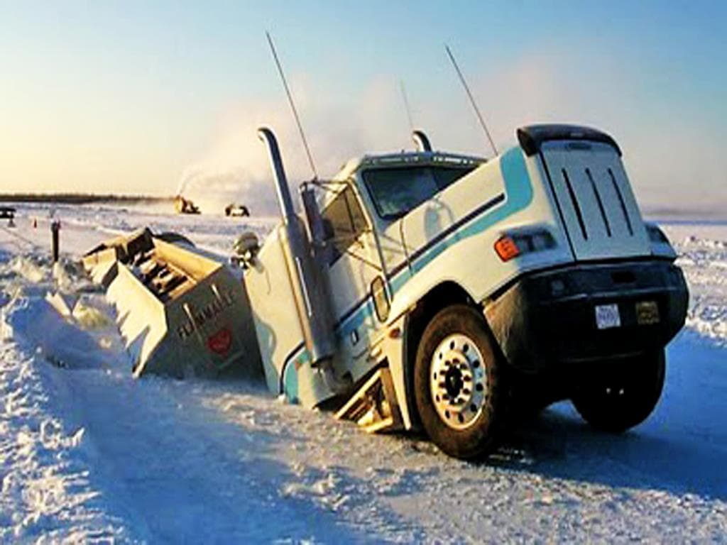 Puesto 3 – Autopista James Dalton, Alaska:
<br>Sólo recorre tres pueblos, en las millas 175, 188 y 414, entre los cuales no acumulan 75 habitantes. Se recomienda llevar un equipo de supervivencia en caso de recorrerla y -desde luego- hacerlo con las luces encendidas todo el tiempo.