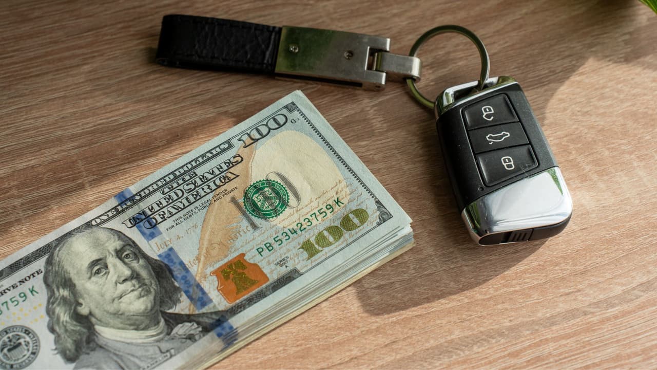 <h3 class="cms-H3-H3">Qué deben saber los clientes con préstamo 🚙</h3> 👉🏻 La bancarrota 
<b>no elimina las deudas.</b>
<br>
<a href="https://www.univision.com/local/dallas-kuvn/tricolor-auto-deuda-pagos-clientes-arrestos" target="_blank">Una empresa financiera externa fue autorizada</a> por la corte para administrar los préstamos activos. 
<br>Los pagos siguen vigentes y deben realizarse según las instrucciones.
<br>
<b>💡 La recomendación es clara: </b>no dejar de pagar y usar solo los canales formales indicados.