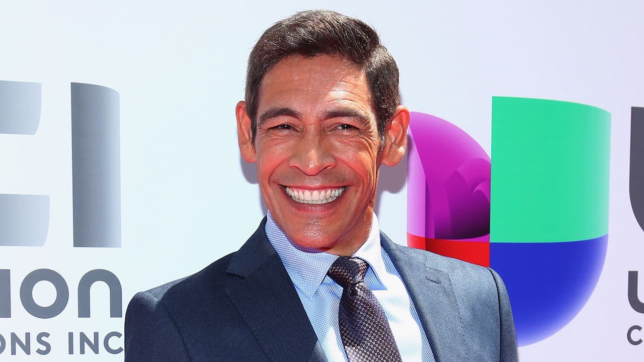 La carrera musical de Johnny Lozada comenzó dentro del grupo Menudo con el lanzamiento del álbum 'Quiero ser' en 1981.