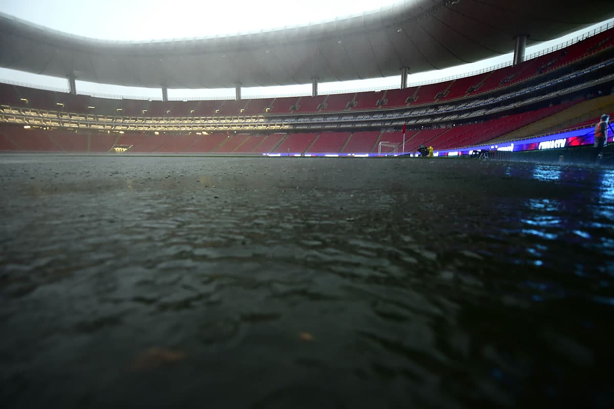 Inundación en el Estadio Akron de Guadalajara a pocos minutos de la hora oficial del juego entre Chivas y Cruz Azul por la jornada 2 del Apertura 2018 de la Liga MX.