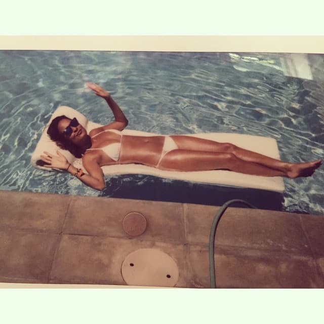 Se nota que es muy amiguera.