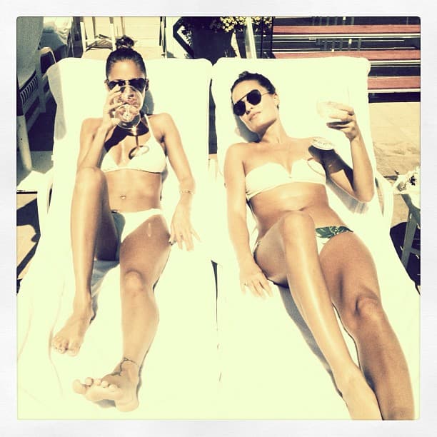 Tiene una hermana gemela de nombre Marie-Lou.