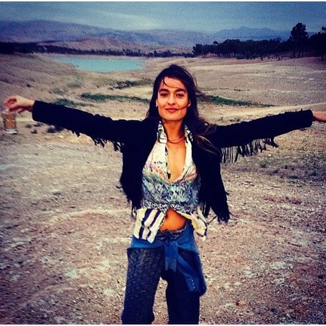 Chloe tiene 25 años de edad y es estilista de celebridades en alfombras.