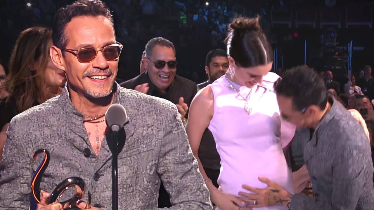 Marc Anthony besa la pancita de Nadia Ferreira al ganar en Premio Lo Nuestro: ¡momento 'baby bump'!