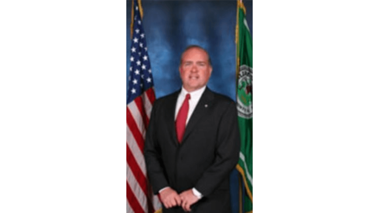 Arrestan a encargado municipal de Oak Lawn tras choque y fuga 