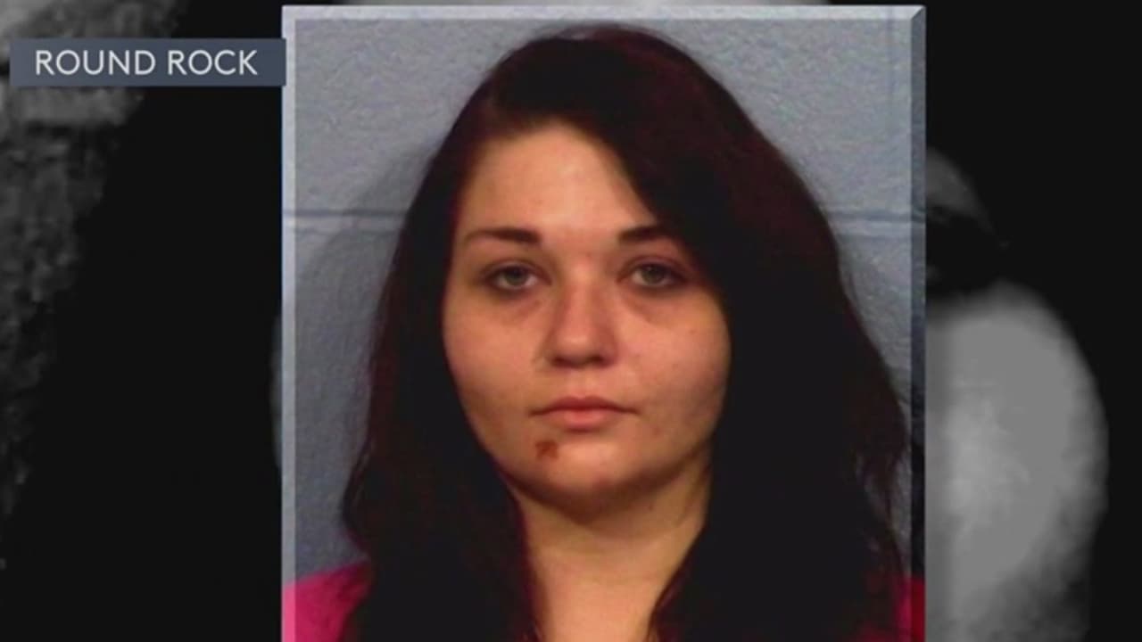 Arrestan a mujer por robar paquetes de residencias en Round Rock