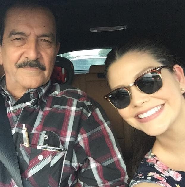 En noviembre del 2017, Ana Patricia llegó a la final del reality show Mira Quién Baila y su padre no dudó en sorprenderla y darle ánimo en tan especial evento.
<br>