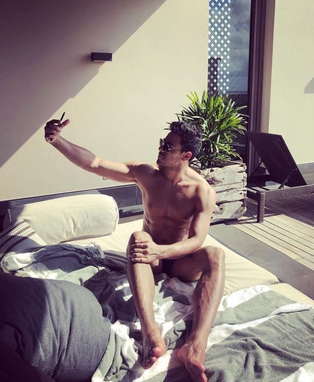 La evidencia de ello es el detrás de cámaras de una selfie que se tomó en traje de baño. 
<br>