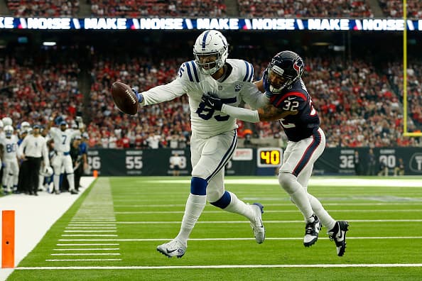 <b>Primer cuarto: </b>Eric Ebron
<b> </b>recibó dos pases en la primera serie ofensiva de Indianapolis y la segunda fue para los primeros puntos del partido. 
<b>(Colts 7-0 Texans)</b>