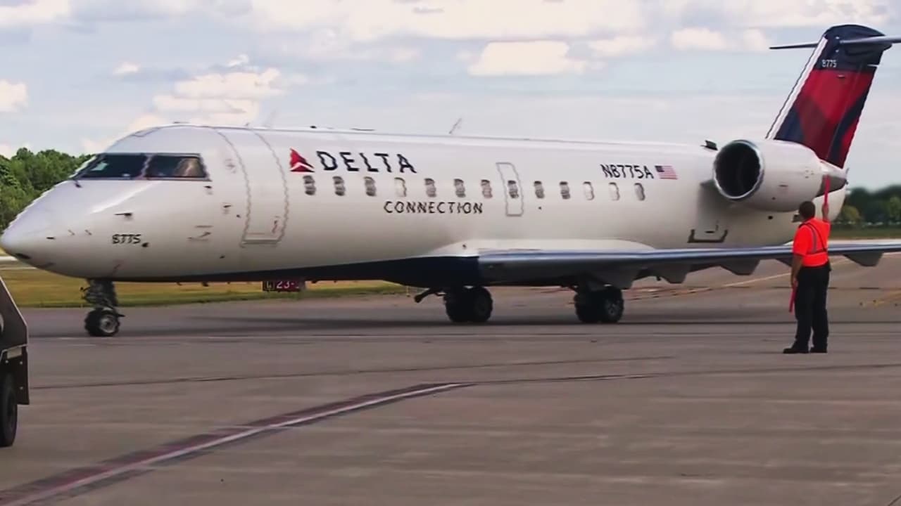 Delta despide a 15 empleados en Miami por supuestas irregularidades en gestión de vuelos a Cuba
