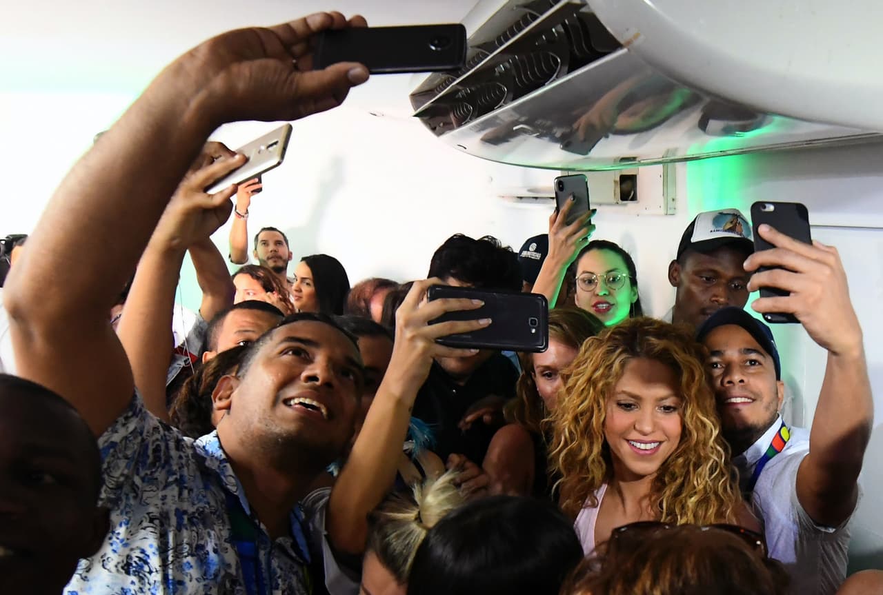 Nominada en cuatro ocasiones a 
<b><a href="https://www.univision.com/especiales/premios-juventud/shakira-y-coldplay-tienen-un-mensaje-para-ti-en-los-premios-juventud">Premios Juventud</a></b>, la cantautora colombiana ha evolucionado ante los ojos de millones de fans alrededor del mundo.