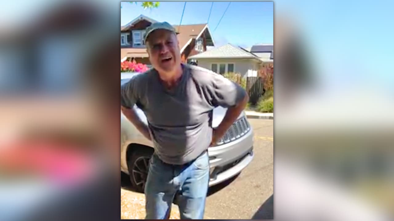 “Estás llena de mier…”: el insulto de un hombre blanco a una madre de familia por un póster de ‘Black Lives Matter’