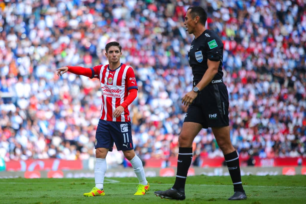 Un solitario tanto de Martín Barragán le dio la victoria 1-0 a Puebla sobre Chivas que ahora será el rival del América. La Franja evitó el Clásico Nacional.