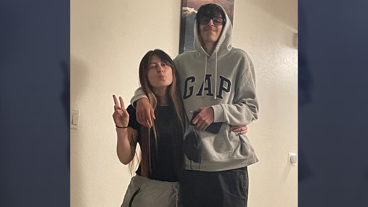 Las víctimas son Jayz y Ángel Sotelo García, de 17 y 15 años, quienes fueron víctimas de un fuego cruzado, según su prima Melani García.
<br>