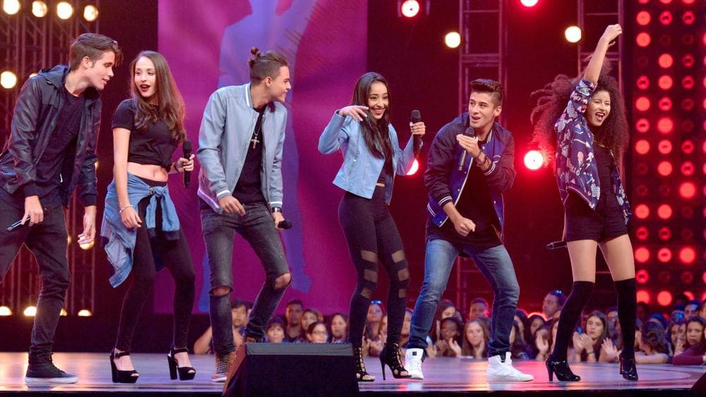 En su primera banda mixta compartió escenario con Sofía, Brian, Alex y Aimée interpretando "No soy una de esas" de Jesse & Joy Ft. Alejandro Sanz.