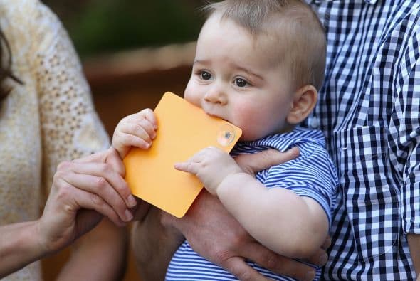¡No nene, no te comas eso! Más videos de Chismes aquí.