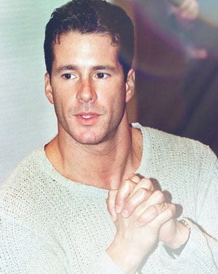 "Sí, en algún momento (sufrío violencia por parte de sus exparejas)", dijo según información de 
<a href="https://peopleenespanol.com/celebridades/fernando-carrillo-da-a-conocer-victima/" target="_blank">People en español</a>.