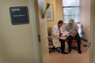 No espere a sentirse enfermo para ir a su doctor. Visítelo al menos una vez al año. 