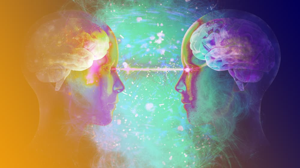 ¿Sabías que a través del sueño te puedes comunicar con otras personas? No tiene que ver con nada mágico, ni sobrenatural, ni misterioso, ni con brujerías, hechizos, ni algo que solamente le sucede a los 'elegidos o especiales', es mucho más natural y frecuente de lo que parece.
<br>