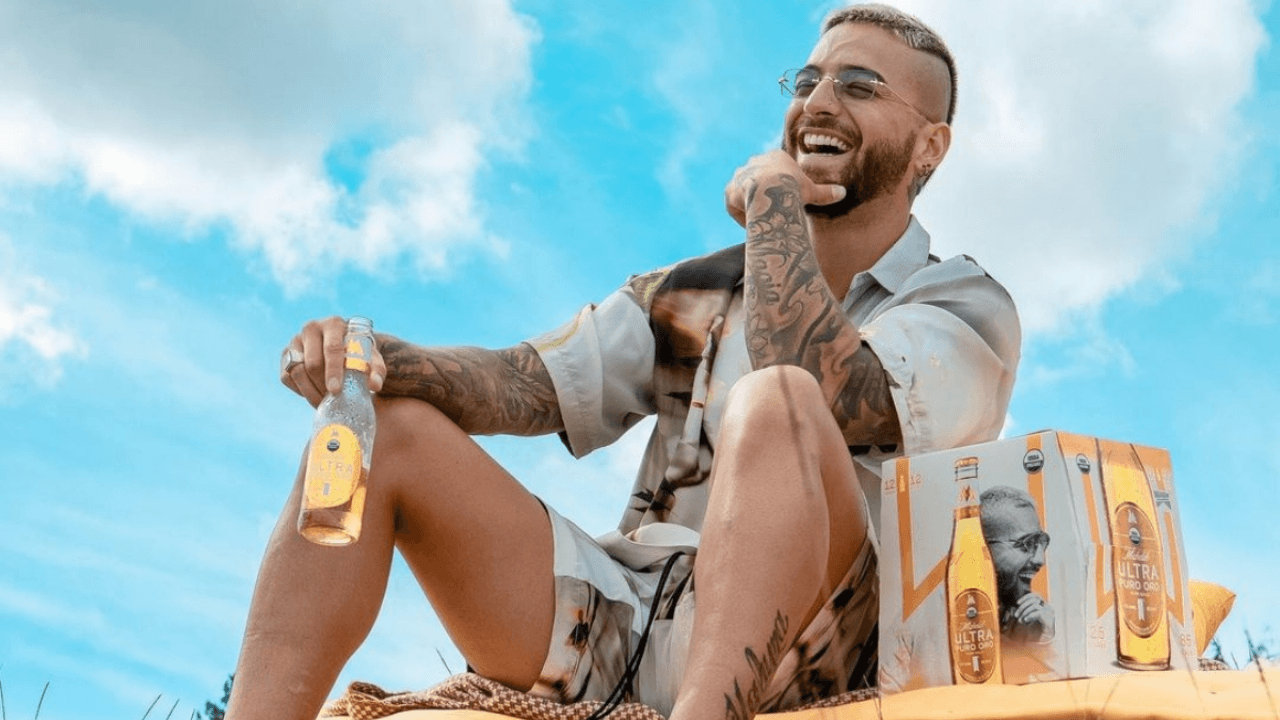En mayo de 2022, el colombiano presentó oficialmente en sus redes sociales la nueva cerveza en alianza con Michelob Ultra. La bebida se llama MALUMA x Pure Gold Puro Oro Pack.
