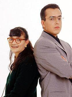 <b>'Yo soy Betty, la fea'</b>
<br>Esta serie colombiana estuvo al aire de 1999 a 2001. Narraba la vida de Betty, una mujer brillante pero poco atractiva que trabaja en una compañía de modas y se enamora de su jefe, Don Armando.