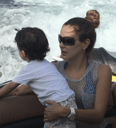 Ninel Conde comparte sus vacaciones en altamar con su pequeño Emmanuel.