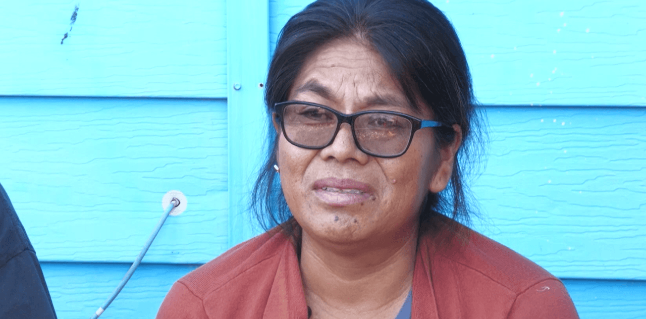 Paulina Salazar, la esposa de Manuel Vega, dijo con lágrimas que él
<b>era "todo para mí"</b>. Destaca que es una mujer enferma, con dificultad en la visión.