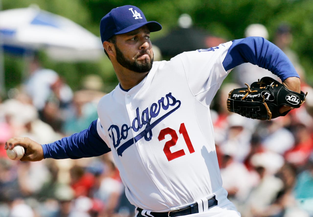 Esteban Loaiza, exlanzador de Grandes Ligas, fue detenido en la ciudad de San Diego (Estados Unidos) por posesión de 20 kg de droga, específicamente cocaína y heroína.