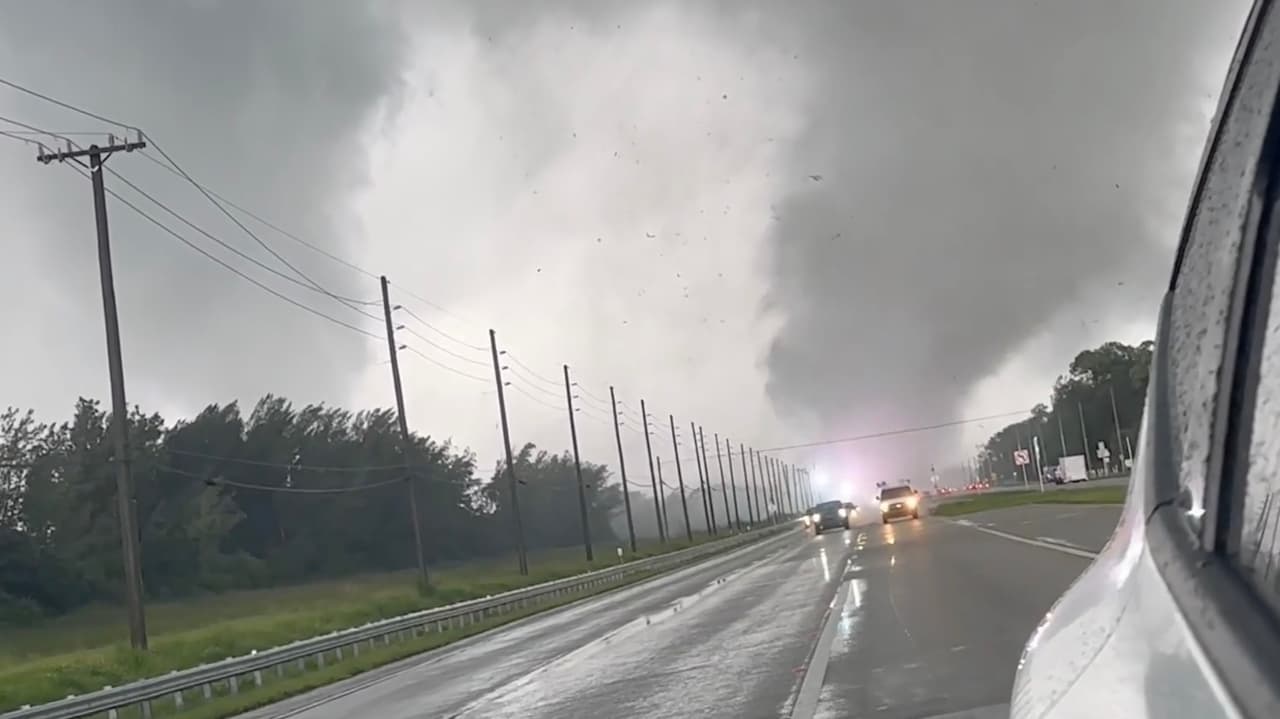 Qué son los tornados "supercargados" que creó el huracán Milton en Florida