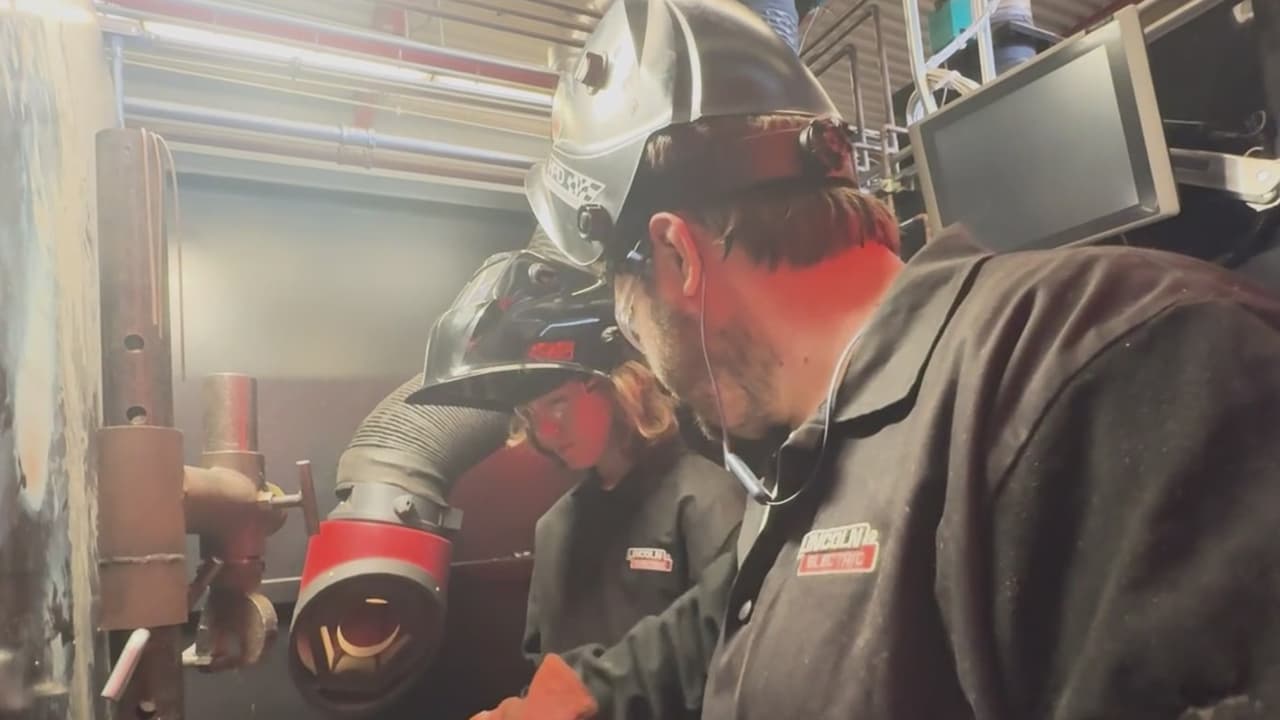 Campamento de verano de soldadura en Santa Clarita cambia el futuro de adolescentes