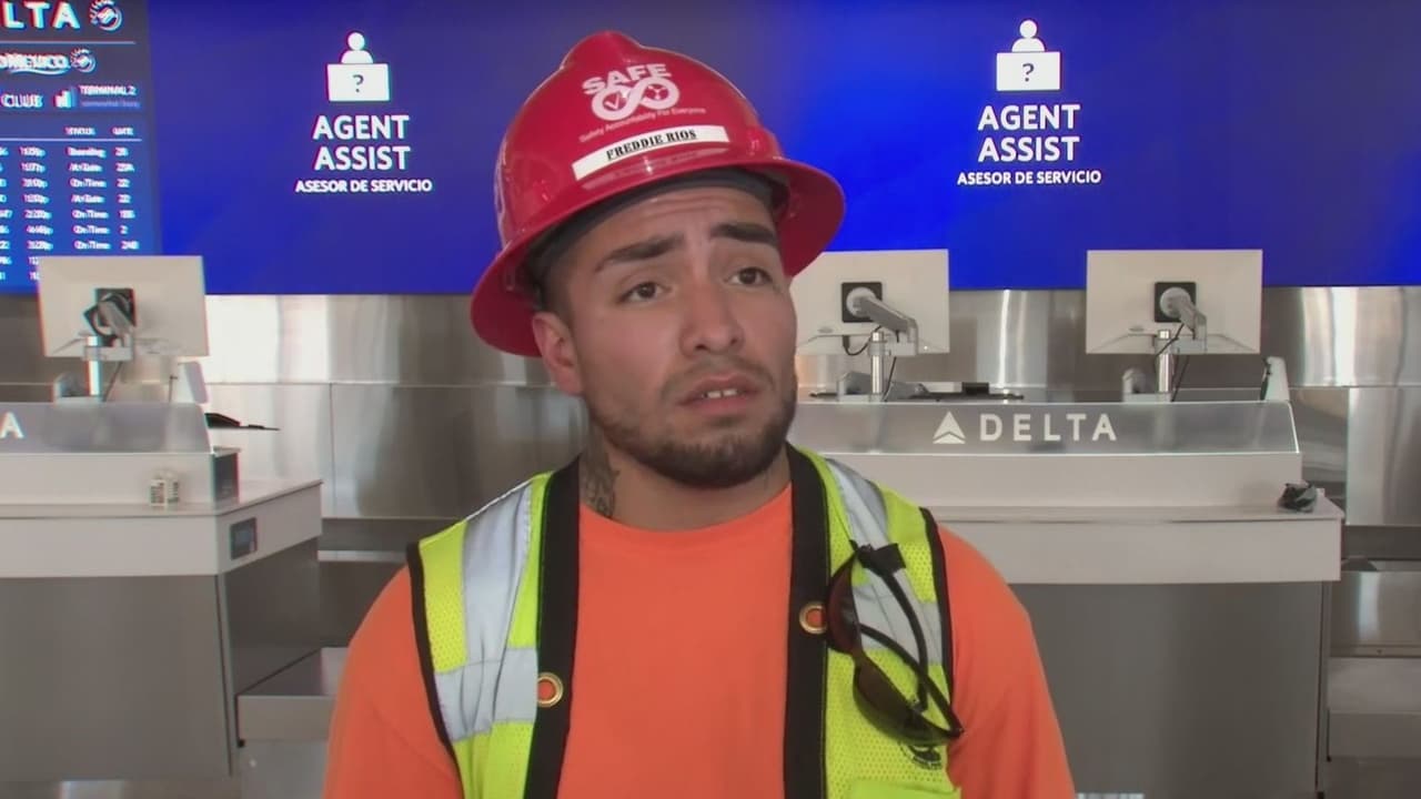 Pasó de la indigencia a ser empleado de la construcción en el Aeropuerto Internacional de Los Ángeles