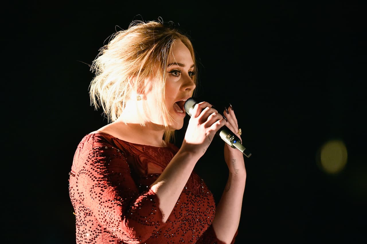 Después de tres años de ausencia en la gran noche de la música, Adele regresó al GRAMMY.
