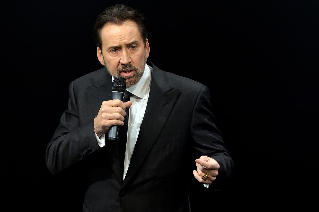 <b>Nicolas Cage</b>: el famoso actor de Hollywood tuvo un año 2009 magnífico, registrando ganancias de hasta 40 millones dólares, según la revista Forbes. Pero los malos manejos hicieron que el IRS le embargara 6.2 millones de dólares y le ejecutaran varias propiedades. 
<br>