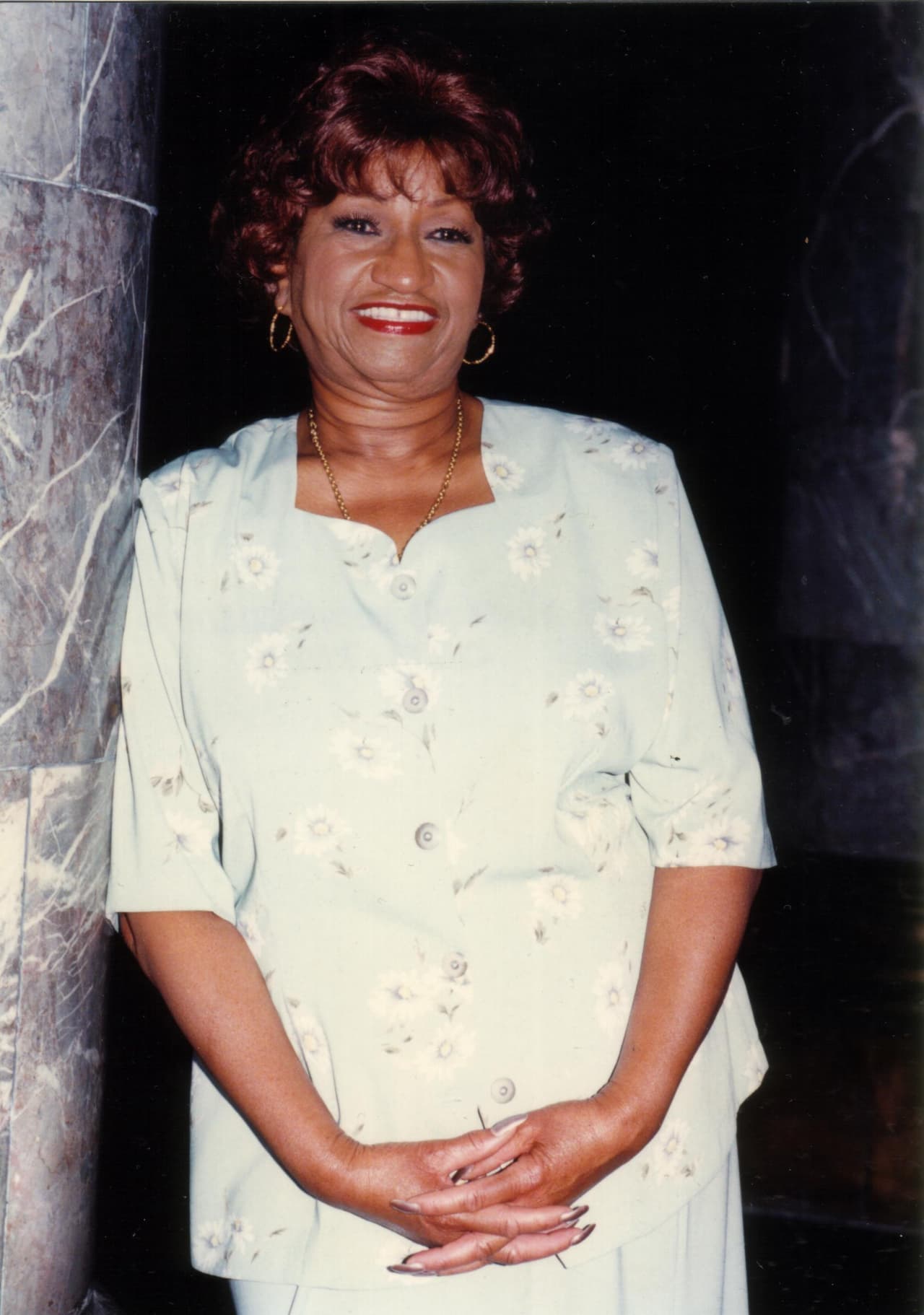 El 16 de julio de 2003 se apagó la voz de Celia Cruz, una de las cantantes cubanas más importantes de todos los tiempos, pero lo que no se apagó fueron los pleitos entre su viudo, Pedro Knight y Gladys Becquer, la hermana de la intérprete. Gladys demandó a Pedro por una presunta estafa, al acusarlo de haberla engañado para quedarse con parte de su herencia.