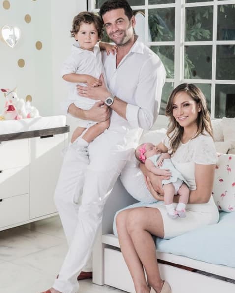 Satcha y Aaron tienen dos hijos hermosos: Bruce y Alana.