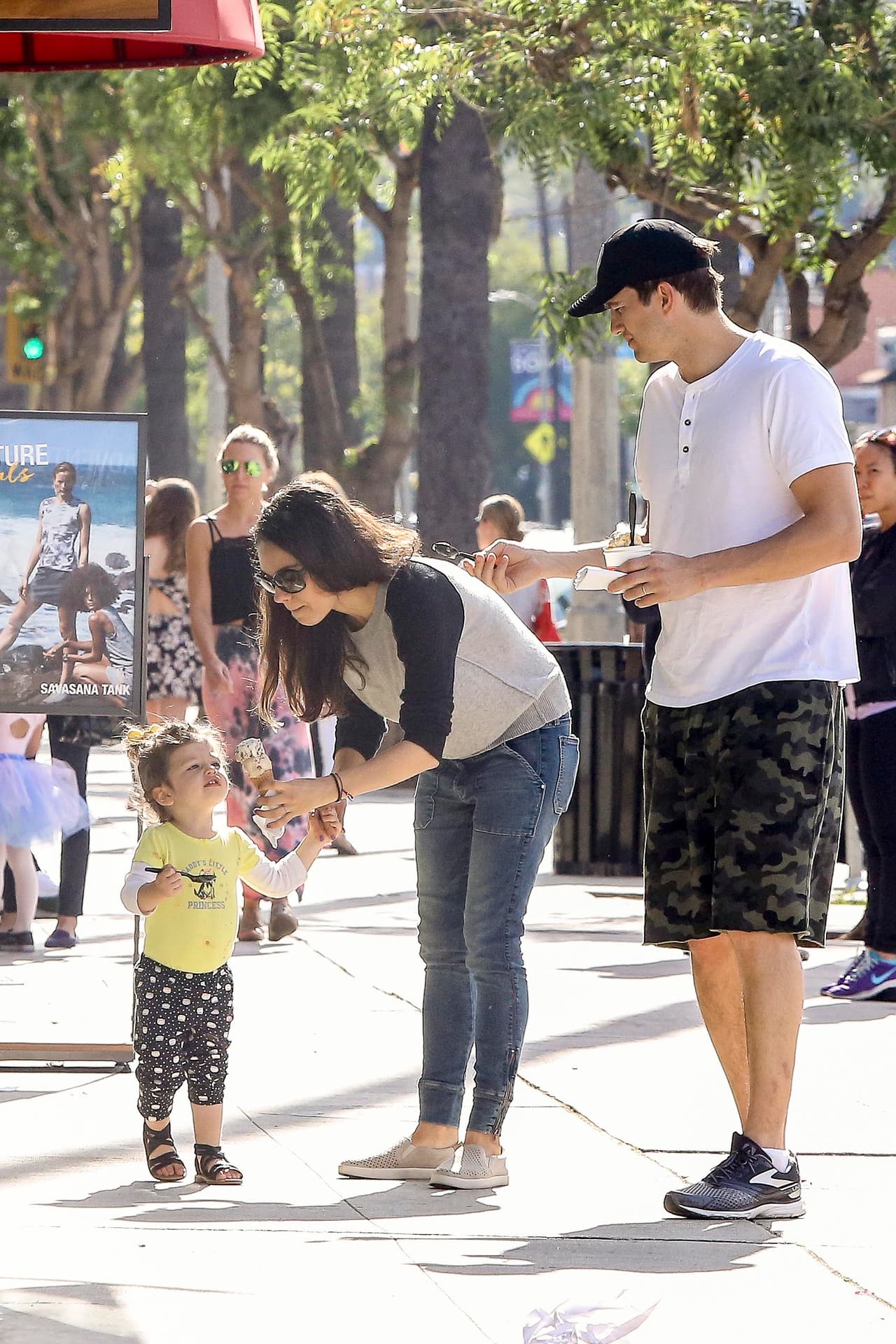 Cuando Wyatt pedía, Mila le convidó.