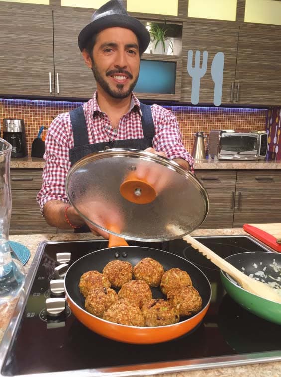 Albóndigas de amaranto con salsa de chile poblano del chef Yogui.