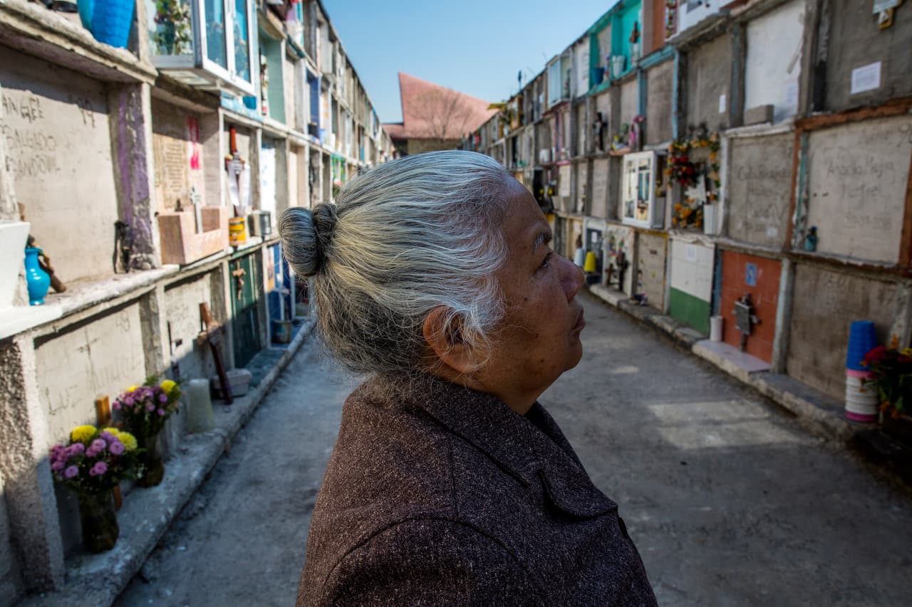 Cuando a la hija de Irinea Buendía la mató su esposo en 2010, ella no sabía lo que significaba la palabra feminicidio. Aquel día, el policía con el que se había casado su hija llamó por teléfono y le dijo que su hija Mariana se había suicidado.