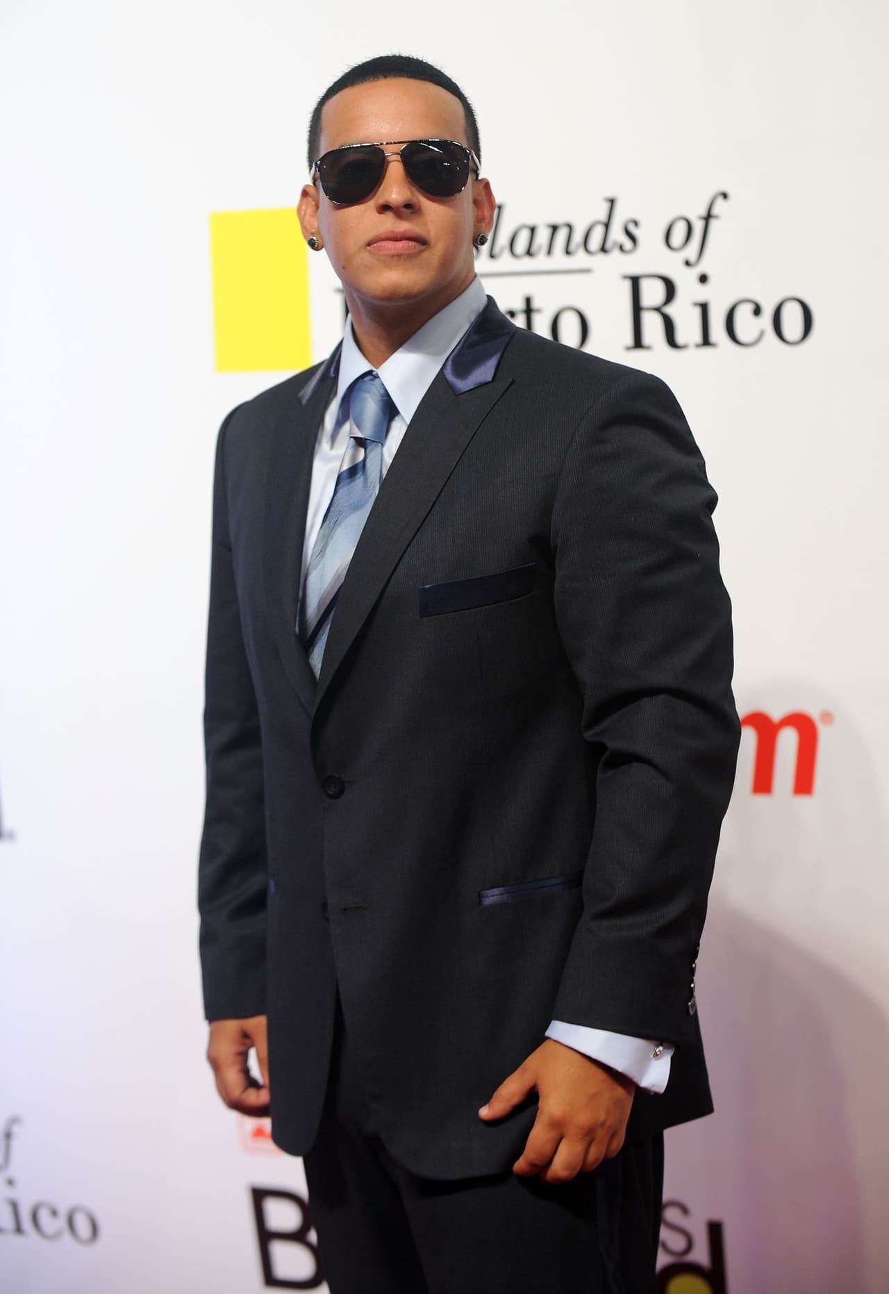 En primer lugar se encuentra Daddy Yankee. El 'Big Boss' ha demostrado que sabe ponerse a la altura de cada ocasión. Aquí lo vemos luciendo su look más formal.