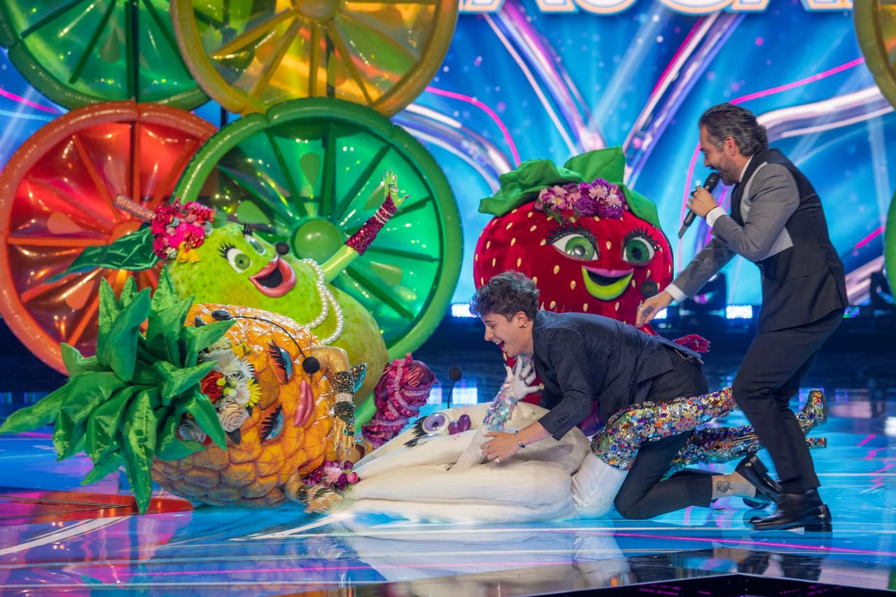 Los dos investigadores hombres creyeron que JNS estaba detrás de las simpáticas frutas y verdura, mientras que Yuri y Galilea Montijo apostaron porque se trataba de las mujeres de OV7.