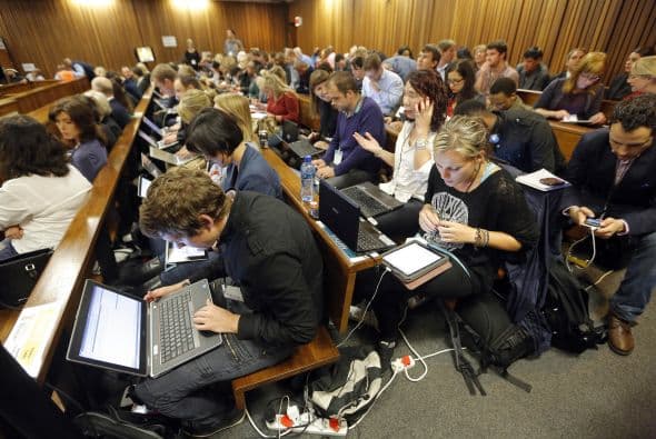 Su amigo, Darren Fresco, dijo a la corte que Oscar Pistorius tenía "un gran amor por las armas". Describió dos incidentes en los que estuvo presente cuando Pistorius disparó en público.