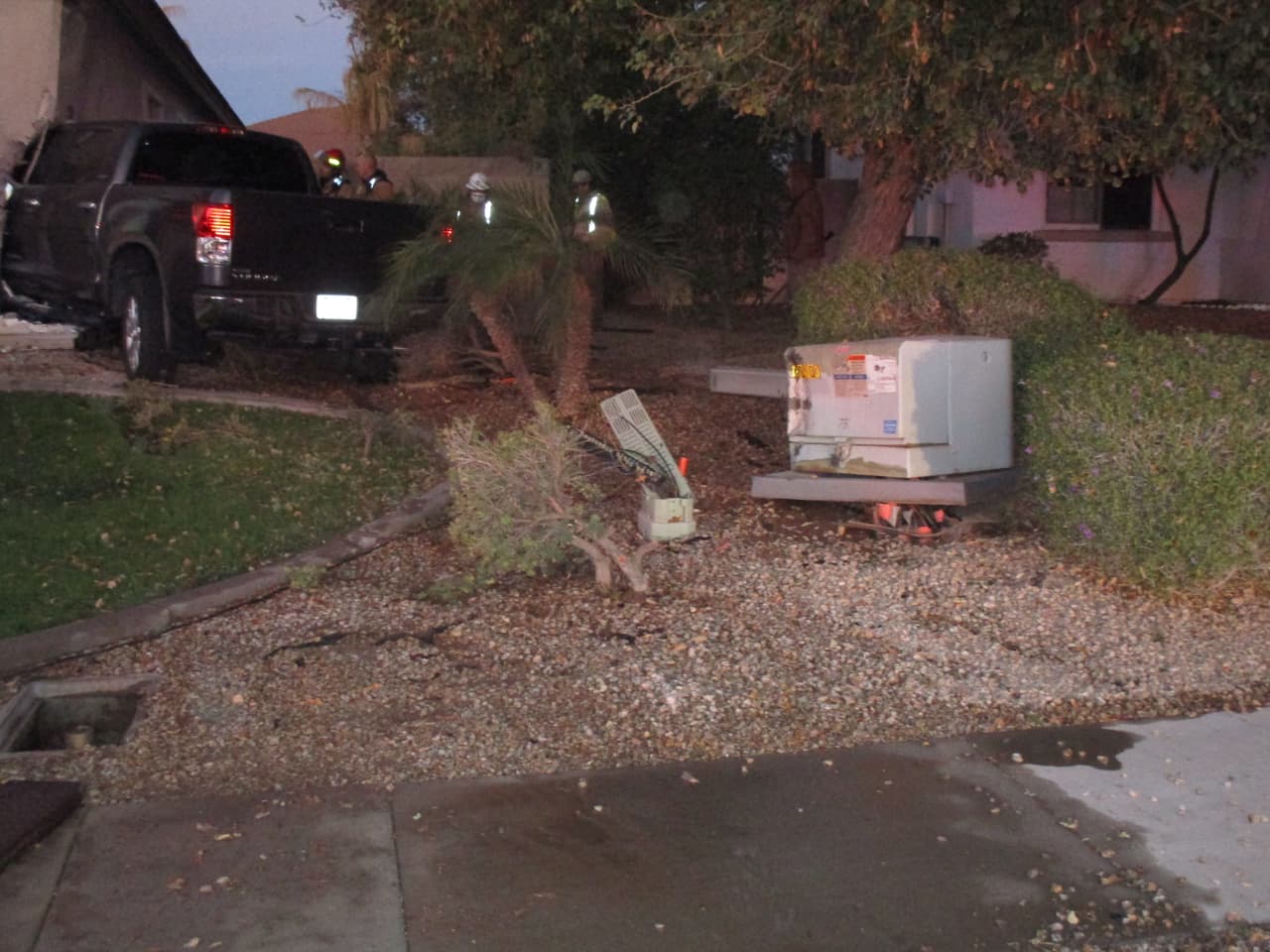 “No hay cargos para el niño, porque tiene 6 años. Los padres dijeron que nunca pasó en otro tiempo y hablaran con él”, explica el sargento Randy Stewart, de la policía de Glendale. 
<br>