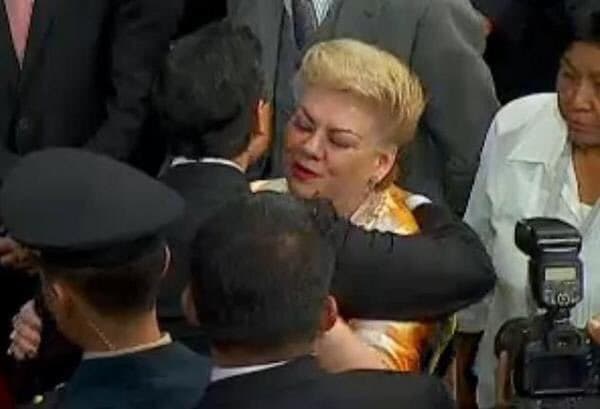 La foto del saludo entre EPN y Trump.