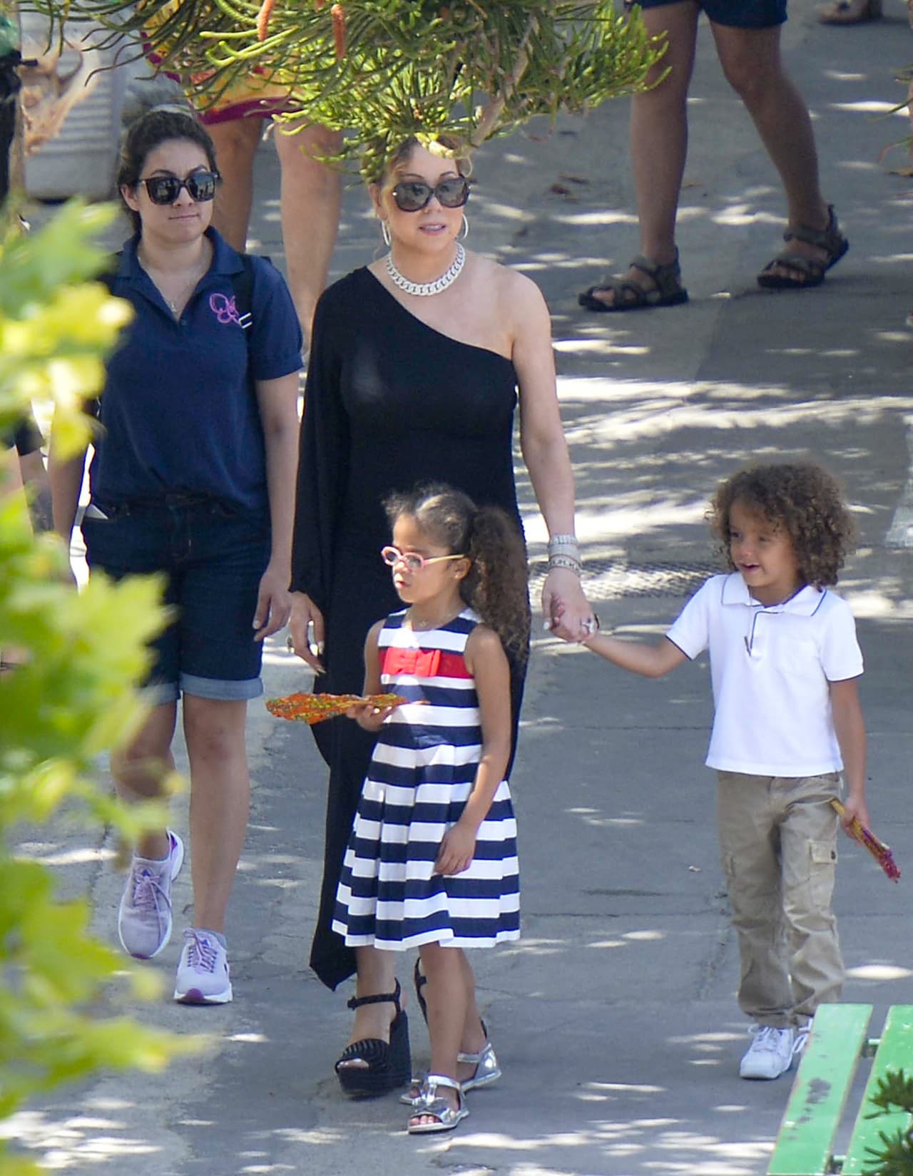 Mariah Carey y sus nenes están gozando del verano al máximo.