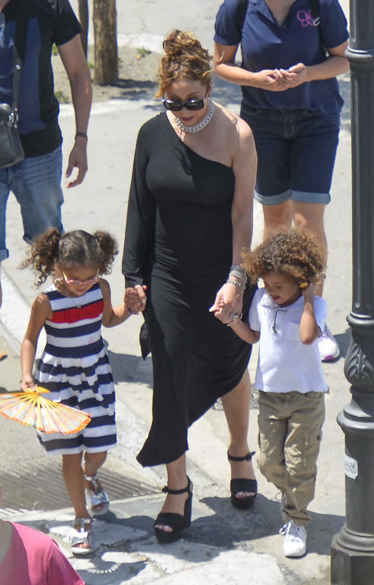 La familia se encuentra en la isla Poza, Italia.