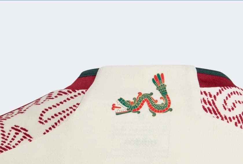 Este diseño que conjunta la tecnología con la historia de México en su cultura con tintes prehispánicos para la playera de visitante de México para el Mundial Qatar 2022 luce espectacular.