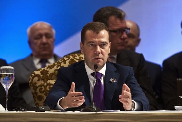 Un grupo de trabajo se encargará de evaluar la "factibilidad y viabilidad" de ese proyecto, que competiría con el Banco Mundial. Sus conclusiones se presentarán en la Cumbre que celebrarán el próximo año en Sudáfrica. El presidente sudafricano, Jacob Zuma, espera incluso que la nueva institución vea la luz en ese encuentro.