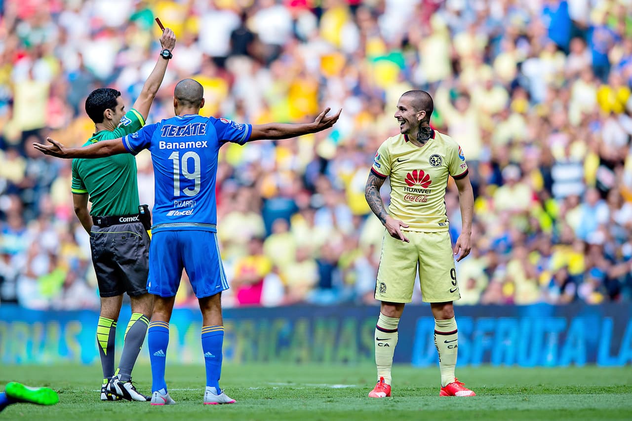 9.- La disciplina, en dos de las tres ocasiones que el América ha perdido en el Apertura 2015 se han quedado en inferioridad numérica. Ante Atlas el expulsado fue Darwin Quintero mientras que contra Tigres Benedetto y Sambueza vieron la roja.