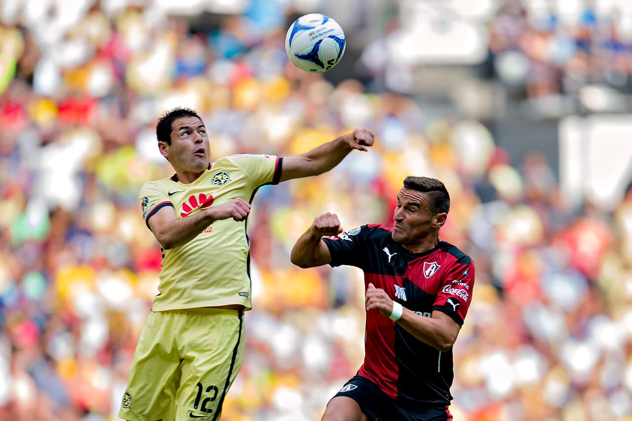 4.- La labor de los zagueros será vital no solo parando los ataques de Chivas sino agregándose al frente en contragolpes o en jugadas a balón parado.