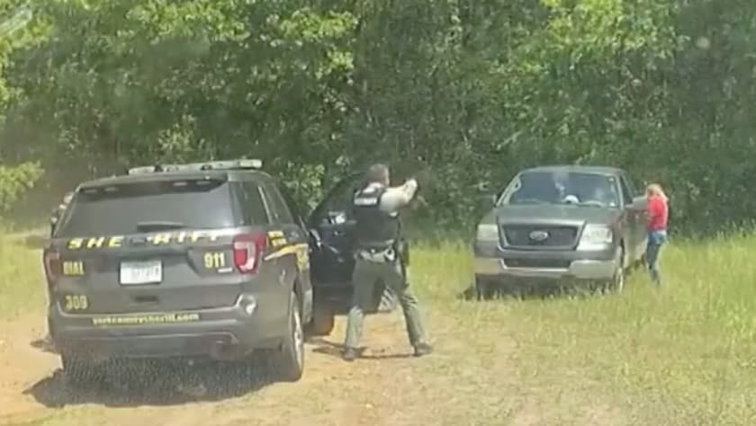 Estos policías le dispararon 50 tiros a un hombre que amenazaba con quitarse la vida en Carolina del Sur